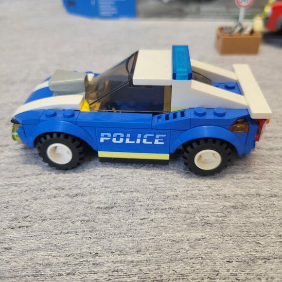 LEGO City 60242 Police Highway Arrest - Picture 5 of 13